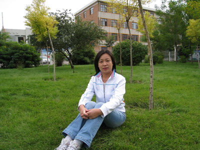 张晓青:爱孩子,把自己的心灵献给孩子,体谅孩子,把他们的欢乐和苦恼装在自己心中,这样才能有效的培养教育孩子。 张晓青:爱孩子,把自己的心灵献给孩子,体谅孩子,把他们的欢乐和苦恼装在自己心中,这样才能有效的培养教育孩子。